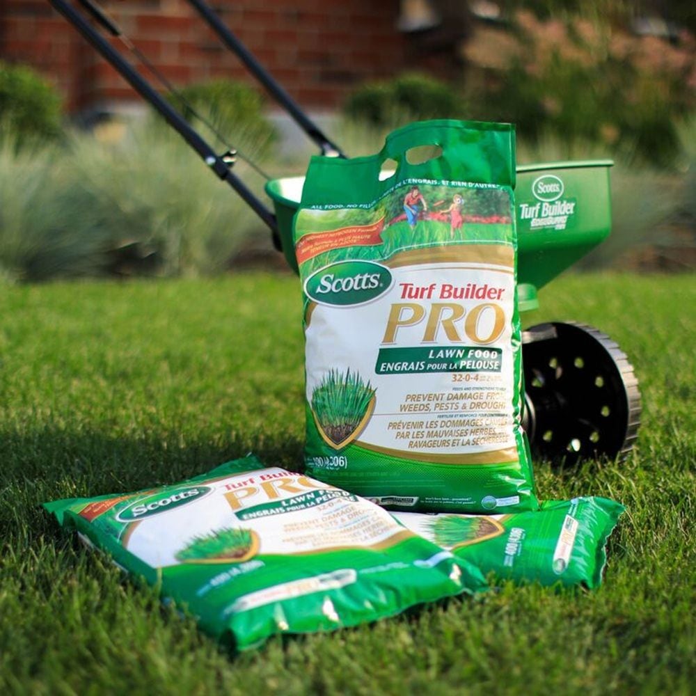 Turf Builder PRO Lawn Fertilizer, 400-m2