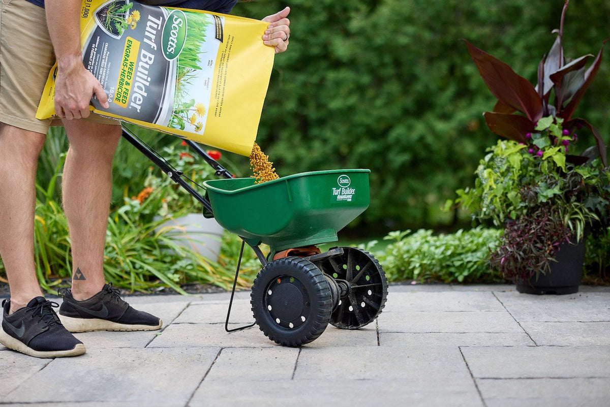 Turf Builder Weed & Feed, 1000-sq-ft